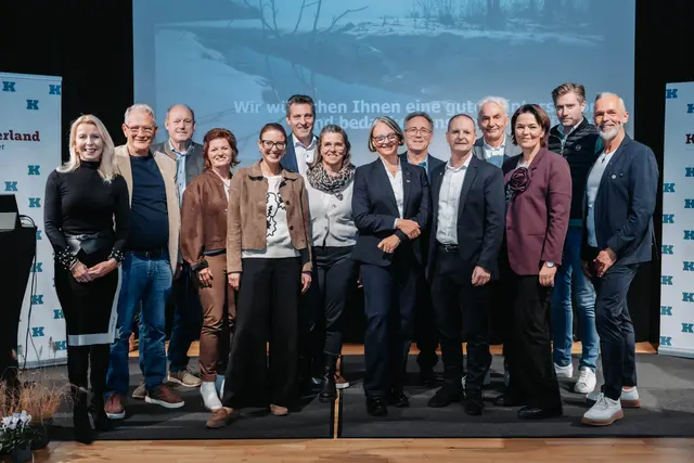 Gruppenfoto: Mitglieder des Aufsichtsrat, Vorstand und Geschäftsführung. 

Fotograf: Thorben Jureczko für PR-Agentur WEISS PR &amp; MEDIA www.weiss-pr.at | Foto: © TVB Kufsteinerland / Thorben Jureczko