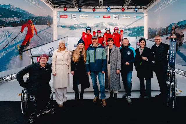 v.l.: Nico Langmann (Tennisspieler &amp; Hermann Maier Star Challenge Teilnehmer 2026), Michaela Kirchgasser (ehem. Skirennläuferin), Anna Strigl (Influencerin &amp; Hermann Maier Star Challenge Teilnehmerin 2026), Hermann Maier (ehem. Skirennläufer), Astrid Steharnig-Staudinger (Geschäftsführerin Österreich Werbung), Wolfgang Hettegger (CEO Snow Space Salzburg Bergbahnen AG), Veronika Scheffer (Geschäftsführerin Zauchensee Liftgesellschaft), Andreas Fischbacher (Tourismusdirektor Weltcuport Flachau) | Foto: Johannes Friedel