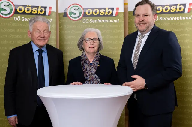 Landesobmann LH a.D. Josef Pühringer, Bezirksobfrau LO-Stv. Ursula Voglsam, Landesgeschäftsführer BR Franz Ebner (v. li.). | Foto: Oö Seniorenbund