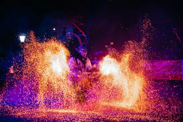 Auch heuer findet das Saisonhighlight wieder zur gewohnten Zeit am Kirchenplatz in Sigmundsherberg statt – am 21. November 2025 ab 18 Uhr. | Foto: Melanie Köberl