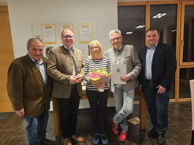 Mantler Johann (Obmann Seniorenbund), Aigner Franz Bürgermeister, Jubilare Helga und Franz Nimmervoll, OV GR Mantler Christian | Foto: Marktgemeinde Kirchberg am Wagram