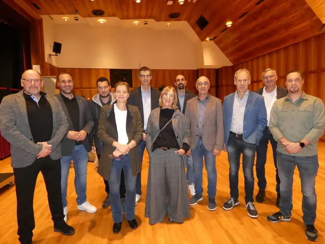 Die Direktor:innen der Mittelschulen des Bezirkes besuchten gemeinsam die Abendveranstaltung der Bildungsmesse, zu der SQM Daniela Lehmann geladen hatte. 