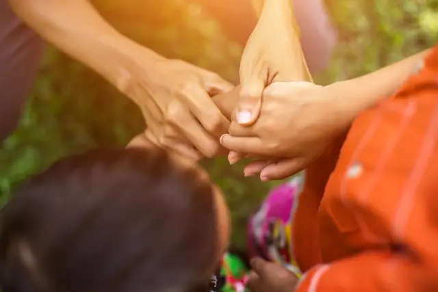 Mit dem Hilfsfonds soll den Betroffenen gezeigt werden: Sie sind nicht allein. | Foto: Panthermedia/chaunpis@buriram.nfe.go.th