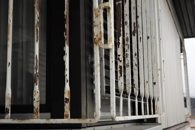 Bei genauem Hinsehen ist erkennbar: die Dienststelle hat schon einige Jahrzehnte auf dem Buckel. | Foto: Santrucek