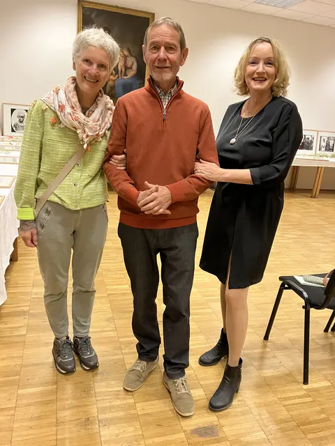 "Hahn" im Korb Historiker Harald Rupert vom kbw Kitzbühel, der sich diese Vernissage nicht entgehen ließ!