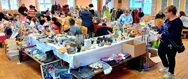 Mollnerinnen und Mollner haben die Möglichkeit, selbst einen Stand einzurichten, damit ist ein buntes Angebot gewährleistet.  | Foto: Christa Dirngrabner