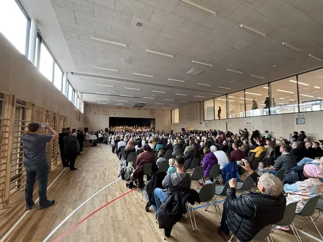 Helle Räume, viel Licht, natürliche Materialien und eine moderne Infrastruktur zeichnen das neue Gebäude aus.  | Foto: MeinBezirk.at/Astrid Siebert