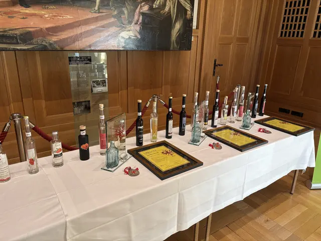 31. Tiroler Schnapsprämierung: 109 Betriebe haben sich mit 561 Bränden und Likören der Jury gestellt.  | Foto: MeinBezirk