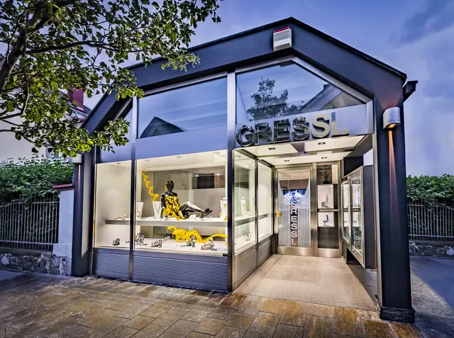 Juwelier Gressl in Köflach und in Graz
Öffnungszeiten in Köflach: Montag bis Freitag von 8.30 bis 12.30 Uhr und 14.30 bis 18.30 Uhr, Samstag von 8 bis 12.30 Uhr
Tel: 03144/26 71 (Köflach) und 0316/83 22 29
www.gressl.com | Foto: Gressl