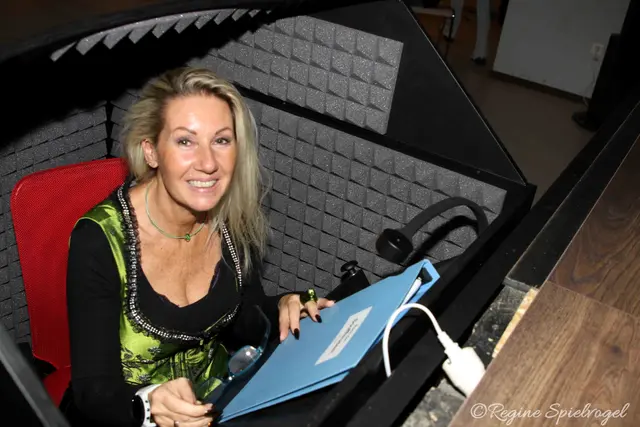 Souffleuse Martina Scheickl sorgte für den reibungslosen Spielablauf.