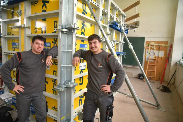 Lehrling Lukas Müllner und Geselle Samuel Flicker treten zu den AustrianSkills an (v.l.). | Foto: Hasenöhrl