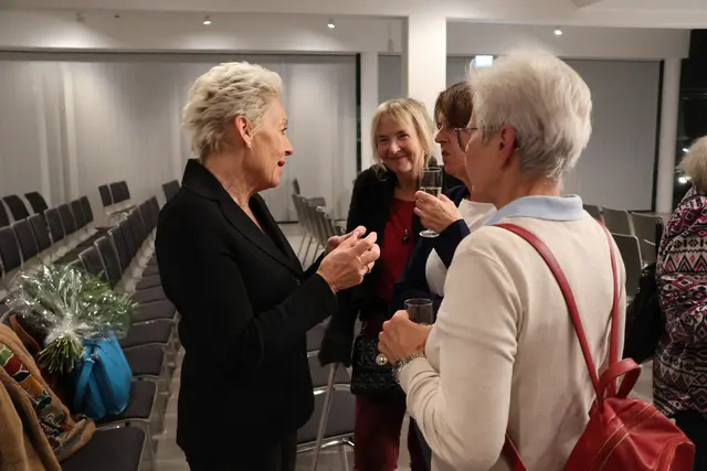 Angelika Karner-Nechville stand nach ihrem Vortrag noch für Fragen bereit. | Foto: Schauer