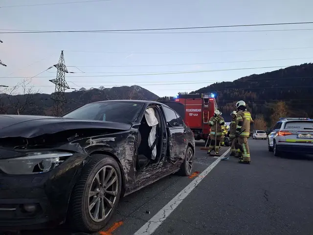 Zu einem Verkehrsunfall auf der B311 in Bruck kam es gestern, am 13. November. | Foto: Feuerwehr Bruck