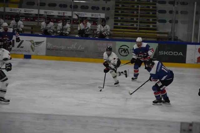 Eine Impression vom zweiten Match der Dark Green Ravens gegen den EC Eisfüchse Saalfelden am 2. November 2025 in der Eishalle in Zell am See. | Foto: Dark Green Ravens/Moser. M.