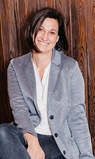 Maria Meisl findet, dass der Branchenmix in Golling etwas Besodneres ist.  | Foto: Meisl Tischkultur