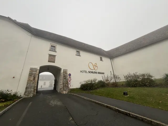 Landeshauptmann Mario Kunasek wählte Schloss Seggau für die Herbst-Sitzung der Landesleute-Konferenz aus. | Foto: MeinBezirk/W. Fischer