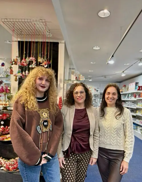 Glas Diener Voitsberg
Mo - Fr 8.30 bis 12.30 und 15 bis 18 Uhr. Sa: 8.30 bis 12.30 Uhr
Tel. 03142/22 252
www.diener.cc | Foto: Diener