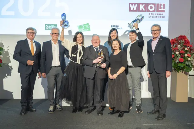 Im Bild: Spartenobmann Gerhard Wohlmuth, Alfred Turnsek und Erika Turnsek-Ramsauer (Mode Erika, Gewinner Kategorie bis 10 Mitarbeiter), Josef Kröpfl (Lebenswerk), Elisabeth Kröpfl (Autohaus Kröpfl), Lydia Tibet-Stuhlpfarrer und Peter Seinitzer (Intersport Tscherne, Gewinner Kategorie mehr als 10 Mitarbeiter), WKO-Steiermark-Präsident Josef Herk (v.l.) | Foto: Foto Fischer