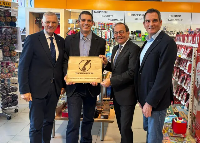 Von rechts: Vizebürgermeister Piero Ploner, der zweite Nationalratspräsident Peter Haubner, Martin Perwein und LAbg. Josef Schöchl. | Foto: Michael Kuess