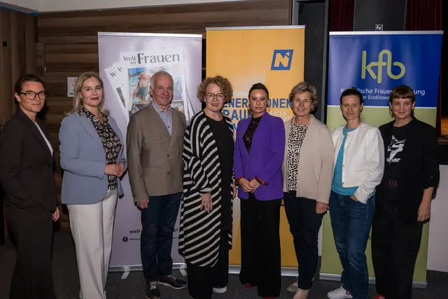 Birgit Brunsteiner, Christiane Feigl, Erich Lehner, Frauen-Landesrätin Christiane Teschl-Hofmeister, Katharina Strauß, Anna Rosenberger, Elisabeth Cinatl und Ursel Nendzig. | Foto: Richard Marschik