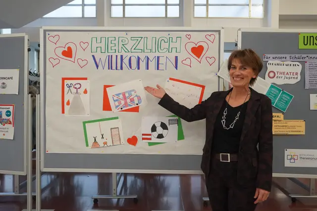 Direktorin der Mittelschule, Gabriela Pollak, freute sich darüber, zahlreiche Gäste beim Tag der offenen Tür begrüßen zu dürfen. | Foto: Jennifer Flechl
