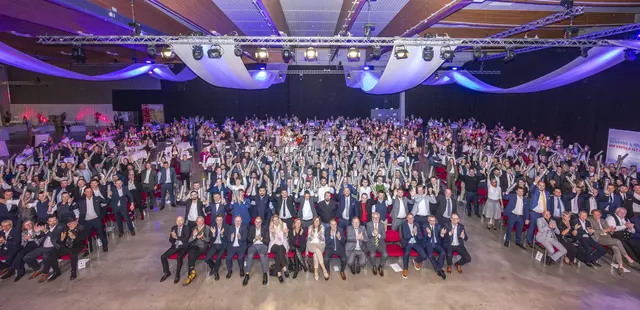 In der Top-Liga des NÖ Gewerbes und Handwerks: Großer Jubel rund um Niederösterreichs frisch gebackene Meisterinnen und Meister im St. Pöltner VAZ. | Foto: Theo Kust