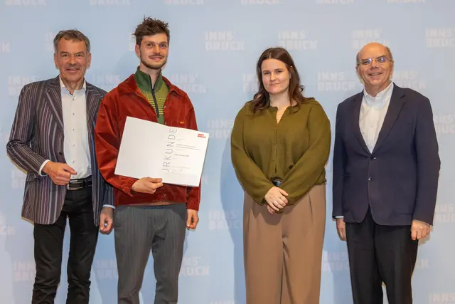  Vizebgm. Georg Willi, Preisträger Peter Lorenz, Barbara Unterthurner und Alexander Kluy (v.l.n.r) | Foto: IKM/F.Bär