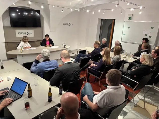 Spannende Debatten im steirischen Presseclub: Manuela Khom stellte sich den Fragen der Medienvertreter. | Foto: Steirischer Presseclub