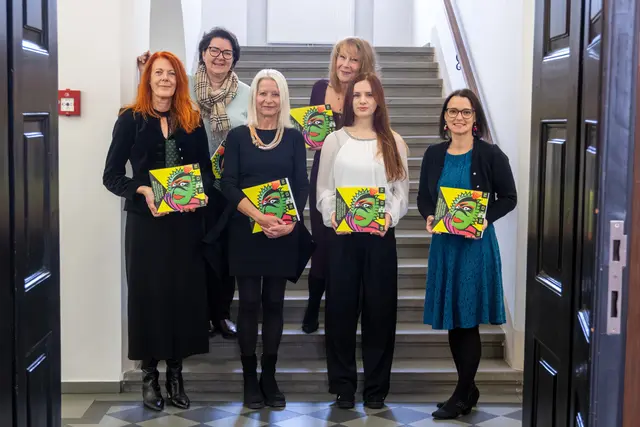 vlnr Hermine Arnold, Martina Brandl, Gabi Troester, Melitta Winkler, Theresa Emmerich, Sascha Michaela. Nicht im Bild: Herta Tinchon, Petra Punz | Foto: Gernot Muhr