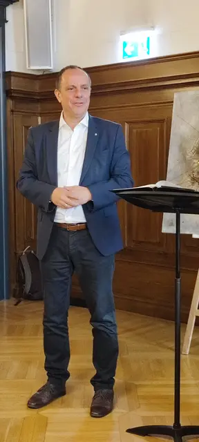 Gastgeber NAbg. Bürgermeister Christoph Stark stellte den wunderbaren festlichen Rahmen für den Event zur Verfügung | Foto: Wolfgang Winkler