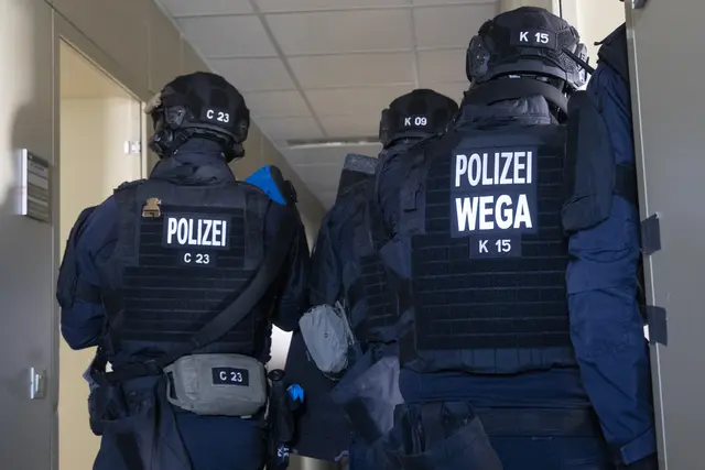 Die Sondereinheit Wega musste am Freitag nach einem brutalen Übergriff auf eine Frau ausrücken. Der eigene Sohn soll sie attackiert haben. (Symbolbild) | Foto: APA-Images / ALEX HALADA