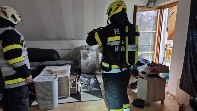 Der junge Mann gab an, in seinem Zimmer versucht zu haben, einen pyrotechnischen Gegenstand (Böller) herzustellen. Zum Zeitpunkt der Explosion befanden sich glücklicherweise keine weiteren Personen im Haus.  | Foto: FF Hörmsdorf