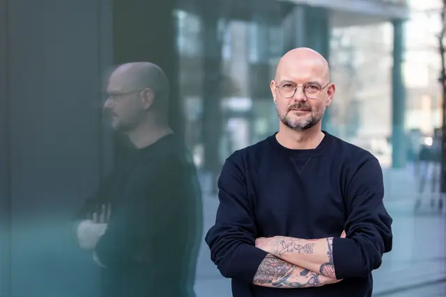 Pettinger präsentiert seinen neuen Roman. | Foto: Kremayr & Scheriau