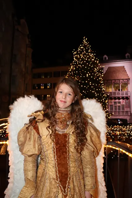 Engel Lara durfte heuer den Christkindlmarkt miteröffnen.  | Foto: Kendlbacher