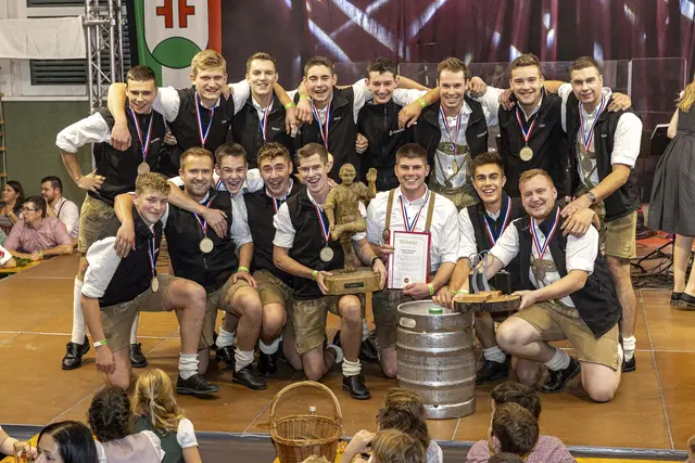 Die "Original Gaflenzer Schuhplattler" konnten sich beim Wertungsplatten 2025 den ersten Platz in Pichl bei Wels sichern. | Foto: Tino Andrea Fraccaroli