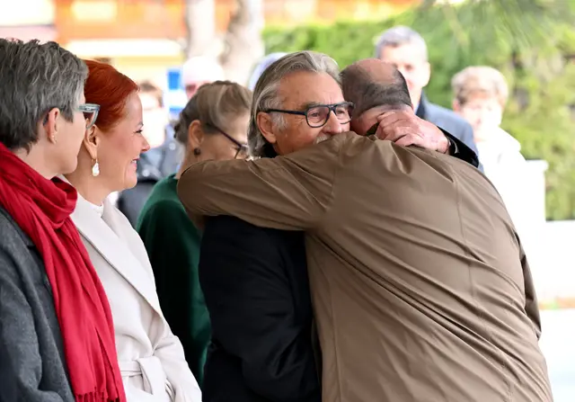 Herzliche Freundschaft: Die ehemaligen Weggefährten Hartl Widauer und Ewald Spiegl | Foto: Hassl