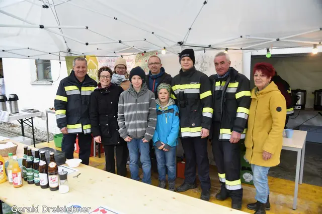 Mit Unterstützung der Familie, Freunden und der FF Albersdorf wurde die Adventeinstimmung durchgeführt.  | Foto: Gerald Dreisieber