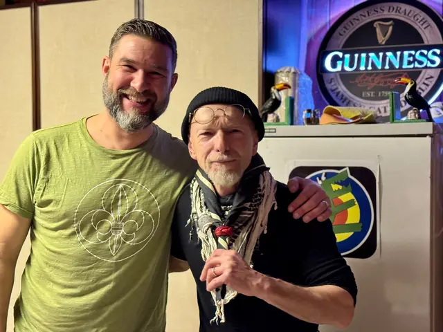 Thomas Fränzl und Andreas Reitbauer betreuen die Bar