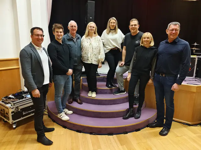Vorstandsmitglied Andreas Handl, GR Andreas Stagl GR Michael Dragschitz, GR Elisabeth Pichl, GR Petra Kain, Michael Zarits, Vorstandsmitglied und Obfrau Birgit Dragschitz und Bgm. Fritz Zarits freuten sich über zahlreiches Erscheinen.