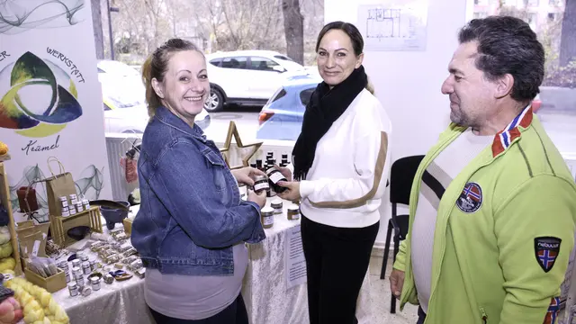 Petra Mrak mit Daniela und Alex