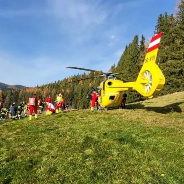 Der Notarzthubschrauber brachte den 7-Jährigen ins Krankenhaus. | Foto: FF der Marktgemeinde Langenwang