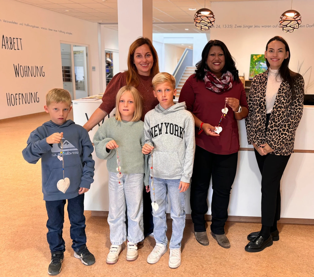 Lisa Gruber, mit Erik, Simon und Isabella, Raffaela Schmaus (von der Pfarre Rohrbach) und Stephanie Stadler | Foto: Emmaus