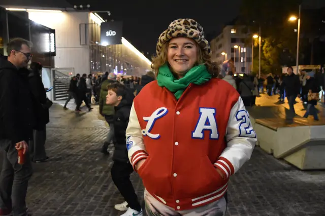 Mary reiste aus Krems an und hat ihre Karten rechtzeitig bestellt, um noch einen guten Sitzplatz zu erhaschen. Das Konzert war in wenigen Minuten ausverkauft. 