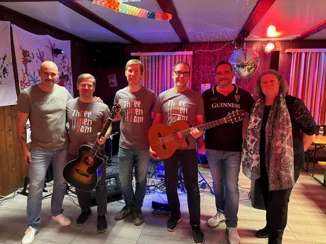 Rainer Brantner (Mitglied der Pfadfindergilde), Jürgen Nagl, Michael Beitl und Roland Wörgarth (Band "Three men jam"), Thomas Jappel (Mitglied der Pfadfindergilde), Irene Riedl (Obfrau der Pfadfinder Karlstetten)