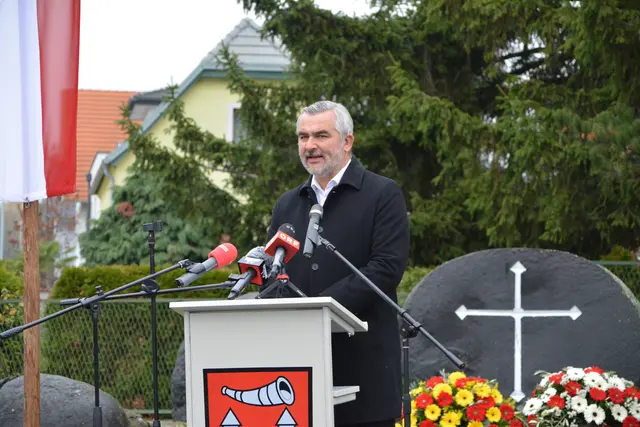 Landesrat Heinrich Dorner mahnte in seiner Rede zu Wachsamkeit gegenüber Antisemitismus und jeder Form von Ausgrenzung. | Foto: Rosenberger Victoria