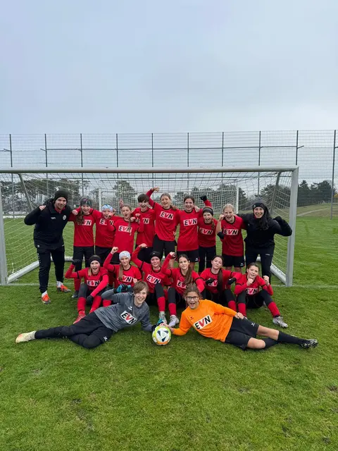 Turniersieg, 2. Platz und ein 8:1-Erfolg: Die Jhg West Mädls präsentieren sich in Topform.