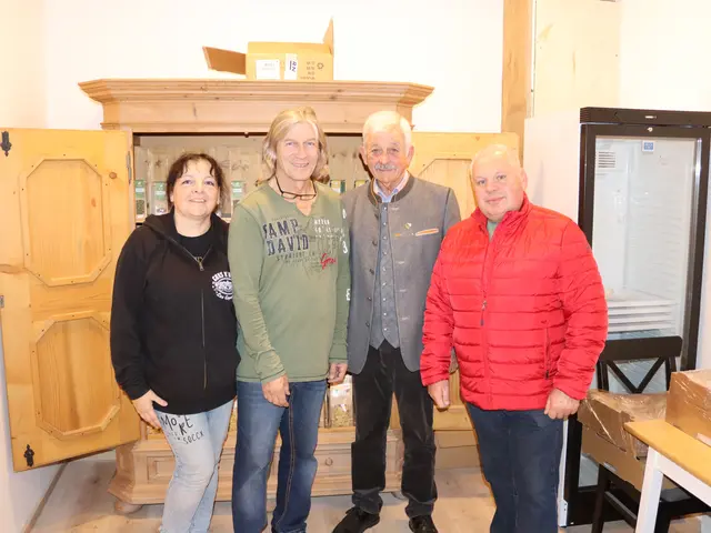 Birgit und Hardy Purkhauser, Ortschef Zimmermann und Ernst Wagemdristel. | Foto: Graf