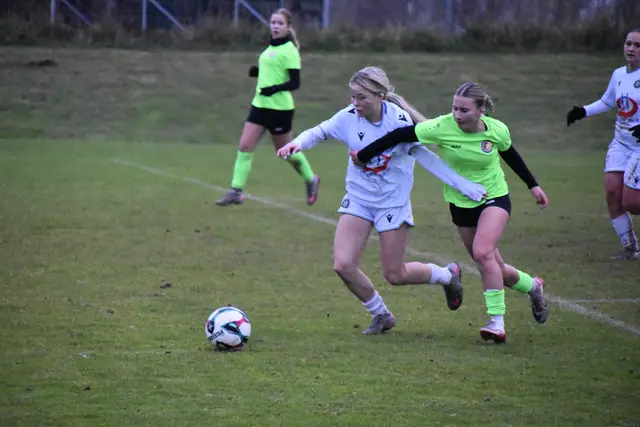 Die Austrianerin Emma Weis und Südburgenlands Katharina Kremser im Zweikampf | Foto: Michael Strini