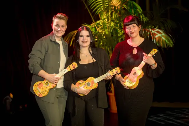 Die strahlenden Siegerinnen der Castingshow "Kärntens Stimme 2025": Pia Käfer auf Platz 2, die Erstplatzierte Kiana Bernot und auf Platz 3 Silke Pernat.