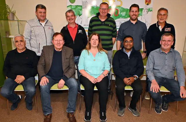 Sitzend: Ernst Strobl, Bgm. Matthias Weghofer, Martha Gall, Pfarrer Pater Jomon und Vize-Bgm. Christoph Ramhofer. Stehend: Christoph Strümpf, Paul Koch, Michael Schmalfuß, Thomas Gal und GV Josef Habeler | Foto: Marktgemeinde Wiesen